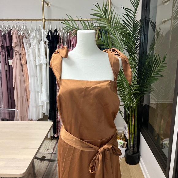 Show Me Your Mumu Claire Midi in Copper Luxe Satin size 2X - Picture 5 of 7